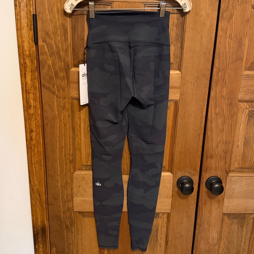 NWT Alo Yoga High Waist Vapor Legging/ Hunter Camouflage - Picture 5 of 9